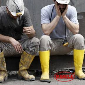 Overcome Your Fear With Safety Gumboot And Look Stylish