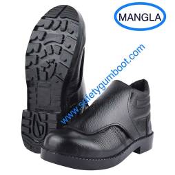 Welding Boot Leather Upper Nitrile Rubber Safety Shoe Manufacturers in Daman